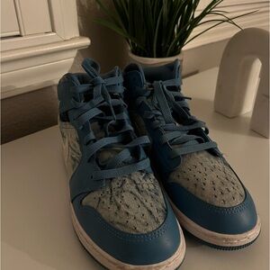 Nike Air Jordan mid 1